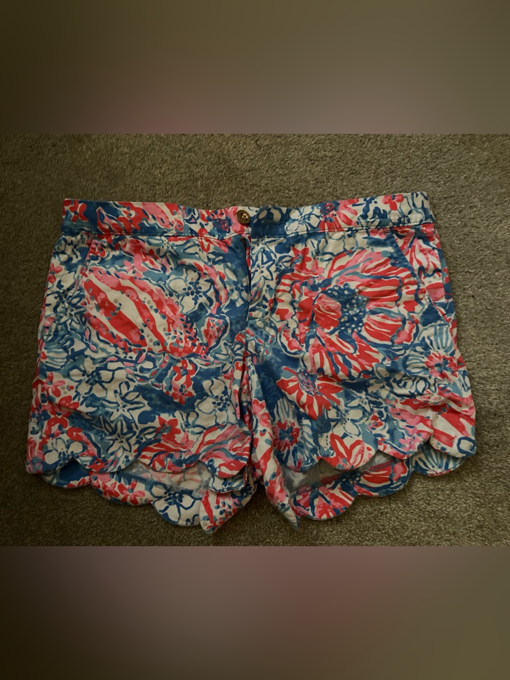 Women's Lilly Pulitzer Scallop Hem Floral Print Shorts in Blue & Pink